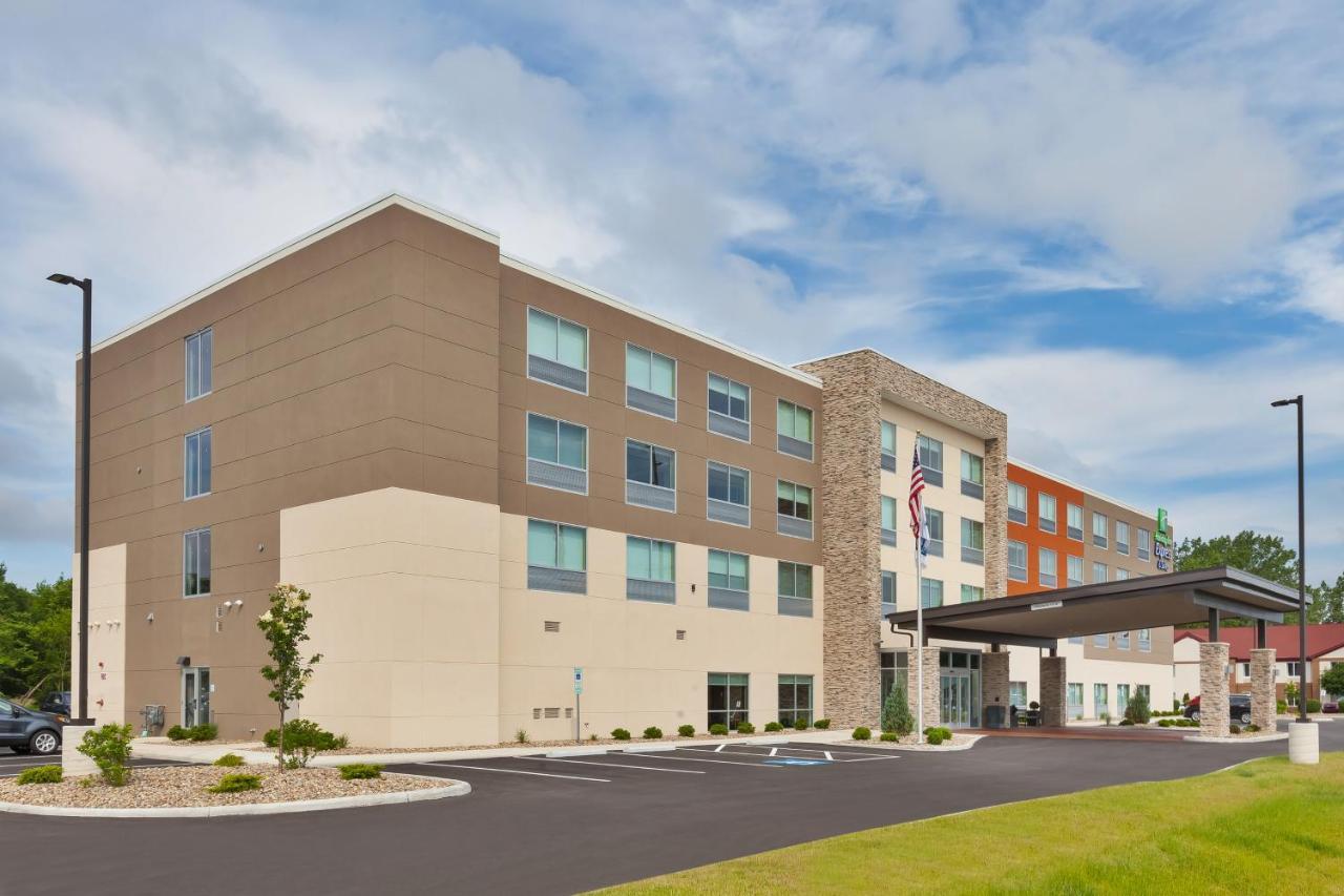 Holiday Inn Express & Suites - Milan - Sandusky Area By Ihg Extérieur photo
